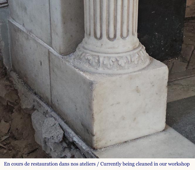 Cheminée de style Louis XVI avec demi-colonnes ioniques en marbre statuaire Cheminée de style Louis XVI avec demi-colonnes ioniques en marbre statuaire-8