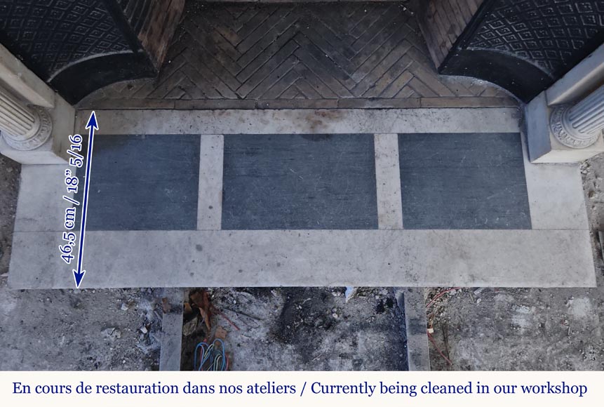 Cheminée de style Louis XVI avec demi-colonnes ioniques en marbre statuaire Cheminée de style Louis XVI avec demi-colonnes ioniques en marbre statuaire-15