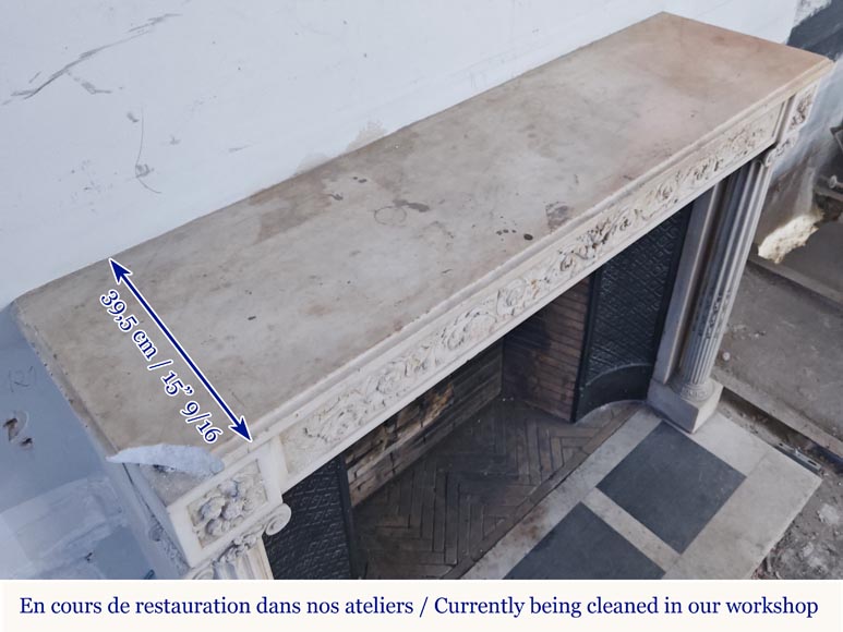 Cheminée de style Louis XVI avec demi-colonnes ioniques en marbre statuaire Cheminée de style Louis XVI avec demi-colonnes ioniques en marbre statuaire-16