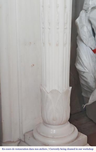 Grande cheminée de style Louis XVI aux colonnes corinthiennes Grande cheminée de style Louis XVI aux colonnes corinthiennes-11