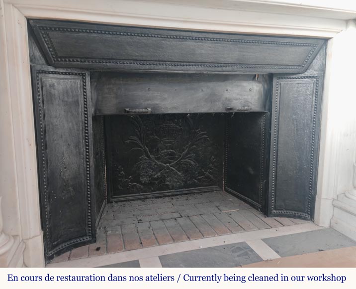 Grande cheminée de style Louis XVI aux colonnes corinthiennes Grande cheminée de style Louis XVI aux colonnes corinthiennes-12
