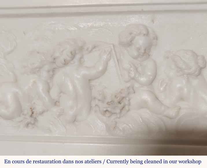 Cheminée de style Louis XVI en marbre statuaire à colonnes ionique Cheminée de style Louis XVI en marbre statuaire à colonnes ionique-3