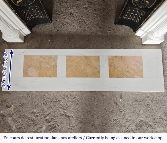 Cheminée de style Louis XVI en marbre statuaire à colonnes ionique Cheminée de style Louis XVI en marbre statuaire à colonnes ionique-16