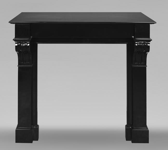 Cheminée de style Napoléon III à modillons, en marbre noir fin de Belgique Cheminée de style Napoléon III à modillons, en marbre noir fin de Belgique-0