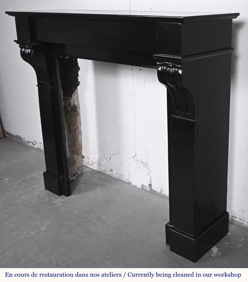 Cheminée de style Napoléon III à modillons, en marbre noir fin de Belgique Cheminée de style Napoléon III à modillons, en marbre noir fin de Belgique-6