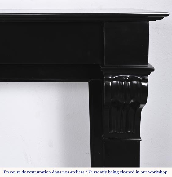 Cheminée de style Napoléon III à modillons, en marbre noir fin de Belgique Cheminée de style Napoléon III à modillons, en marbre noir fin de Belgique-7