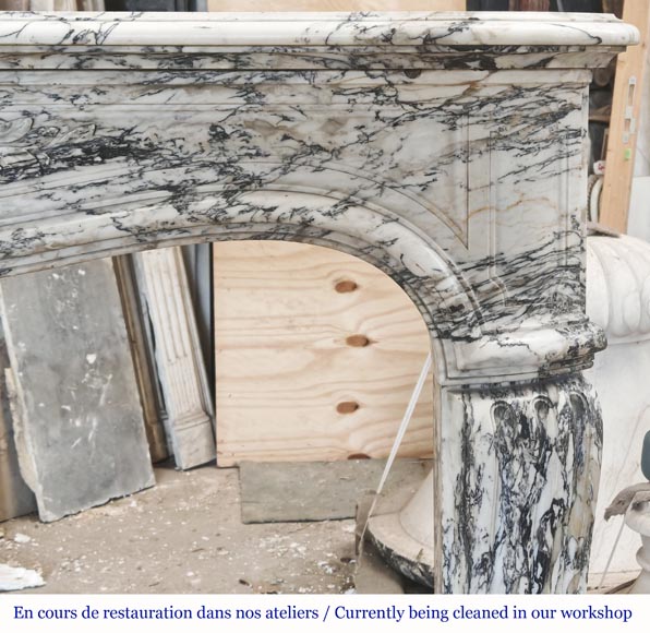 Grande cheminée de style Louis XV décorée d'une large coquille, en marbre de Seravezza Grande cheminée de style Louis XV décorée d'une large coquille, en marbre de Seravezza-10