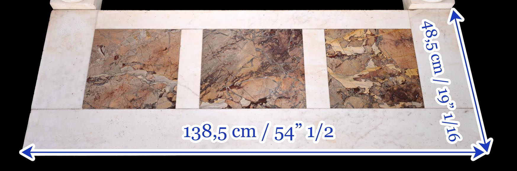 Très belle cheminée ancienne de style Louis XVI en marbre Carrare statuaire à colonnes en forme de carquois, d'après le modèle du Château de Fontainebleau Très belle cheminée ancienne de style Louis XVI en marbre Carrare statuaire à colonnes en forme de carquois, d'après le modèle du Château de Fontainebleau-11