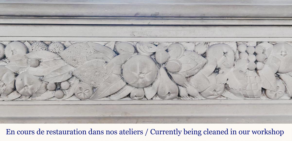 Cheminée de style Napoléon III en pierre sculpté, au décor végétal Cheminée de style Napoléon III en pierre sculpté, au décor végétal-1