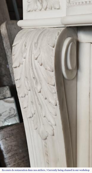 Grande Cheminée style Louis XVI à feuilles d'acanthe et perlés, en marbre statuaire Grande Cheminée style Louis XVI à feuilles d'acanthe et perlés, en marbre statuaire-6