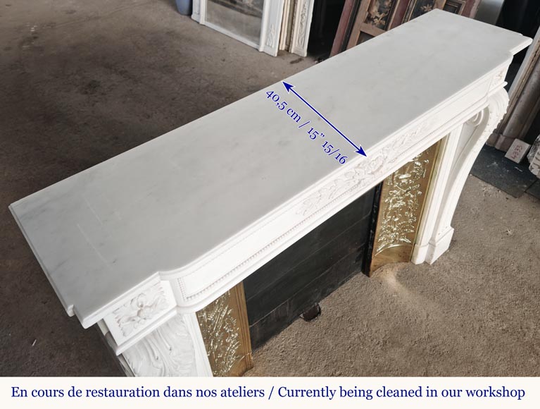 Grande Cheminée style Louis XVI à feuilles d'acanthe et perlés, en marbre statuaire Grande Cheminée style Louis XVI à feuilles d'acanthe et perlés, en marbre statuaire-12