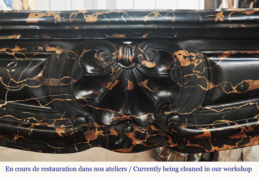 Cheminée de style Louis XV à coquilles, en marbre Portor Cheminée de style Louis XV à coquilles, en marbre Portor-1