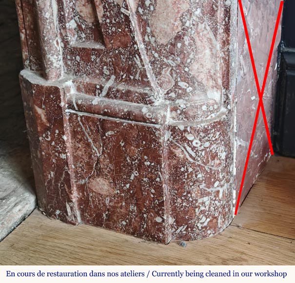 Cheminée d'époque Régence à décor d'enroulement en marbre bréché rouge Cheminée d'époque Régence à décor d'enroulement en marbre bréché rouge-8