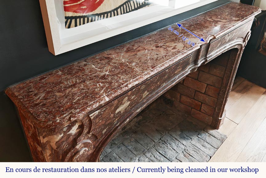 Cheminée d'époque Régence à décor d'enroulement en marbre bréché rouge Cheminée d'époque Régence à décor d'enroulement en marbre bréché rouge-9