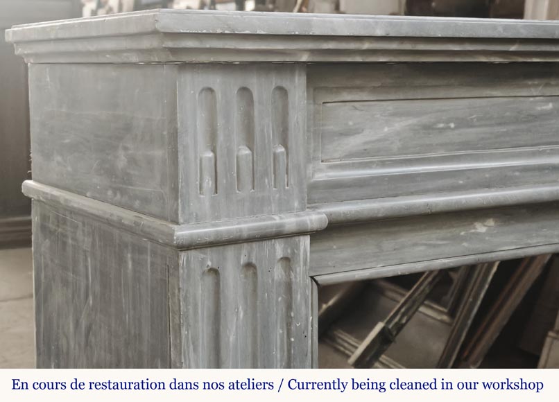 Cheminée de style Louis XVI en marbre bleu turquin, à simple cannelure Cheminée de style Louis XVI en marbre bleu turquin, à simple cannelure-3