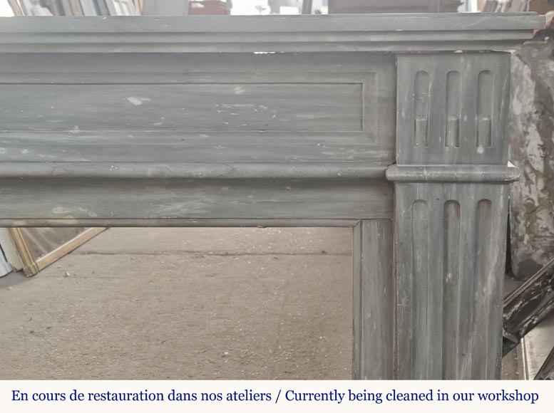 Cheminée de style Louis XVI en marbre bleu turquin, à simple cannelure Cheminée de style Louis XVI en marbre bleu turquin, à simple cannelure-6