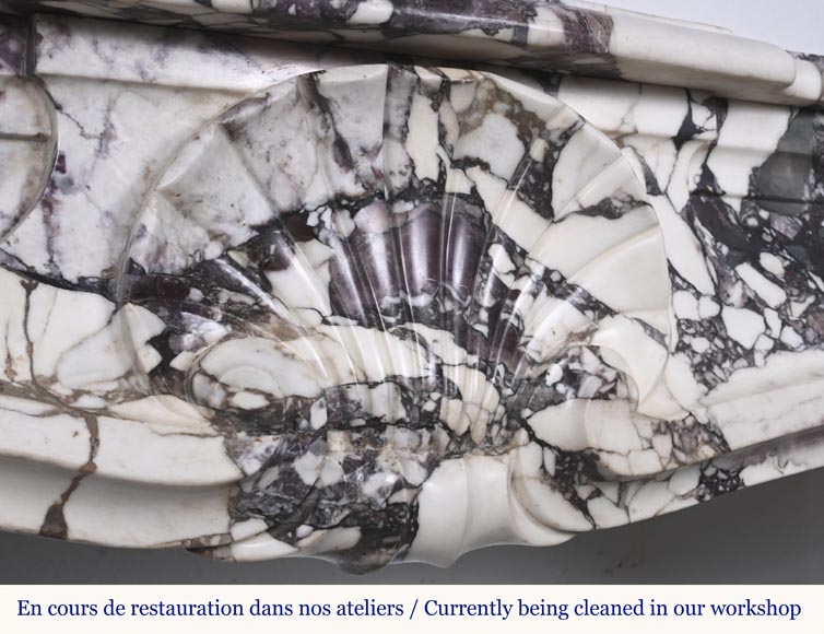 Cheminée de style Louis XV en brèche violette, décorée d'une coquille Cheminée de style Louis XV en brèche violette, décorée d'une coquille-2