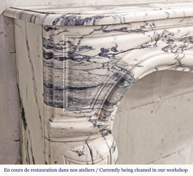 Cheminée de style Louis XV décorée d'une large coquille, en marbre Paonazzo Cheminée de style Louis XV décorée d'une large coquille, en marbre Paonazzo-4