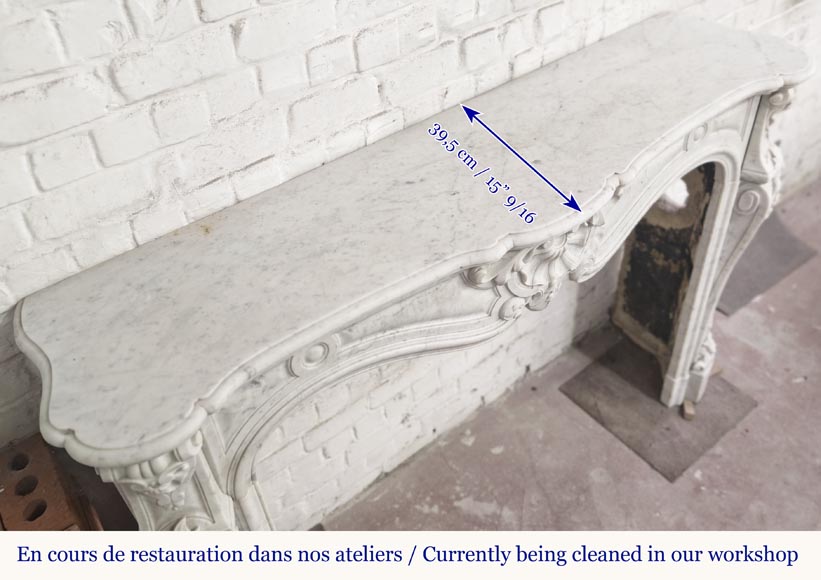 Grande cheminée de style Louis XV en marbre de Carrare décorée de coquilles et de fleurs Grande cheminée de style Louis XV en marbre de Carrare décorée de coquilles et de fleurs-9