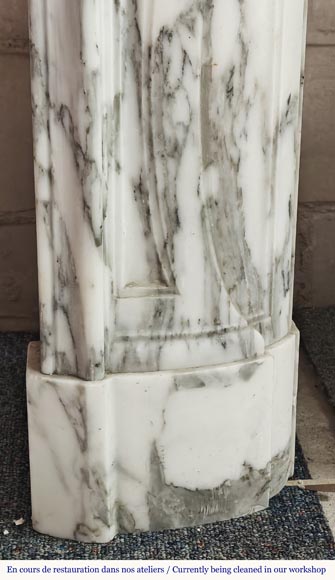 Cheminée style Louis XV à la palmette fleurie, en marbre Arabescato Cheminée style Louis XV à la palmette fleurie, en marbre Arabescato-11