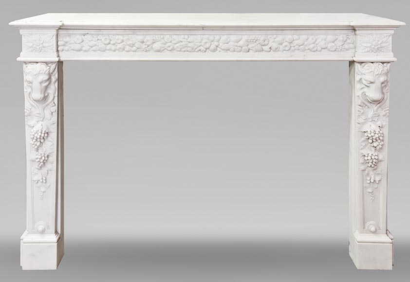 Cheminée de style Napoléon III en marbre statuaire, à décor de fruits et tête de bouc Cheminée de style Napoléon III en marbre statuaire, à décor de fruits et tête de bouc-0