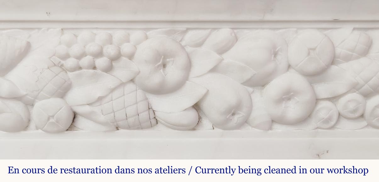 Cheminée de style Napoléon III en marbre statuaire, à décor de fruits et tête de bouc Cheminée de style Napoléon III en marbre statuaire, à décor de fruits et tête de bouc-4