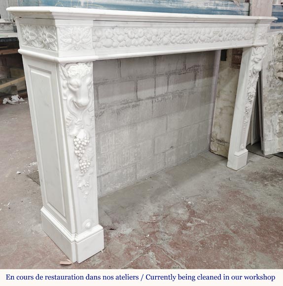 Cheminée de style Napoléon III en marbre statuaire, à décor de fruits et tête de bouc Cheminée de style Napoléon III en marbre statuaire, à décor de fruits et tête de bouc-5