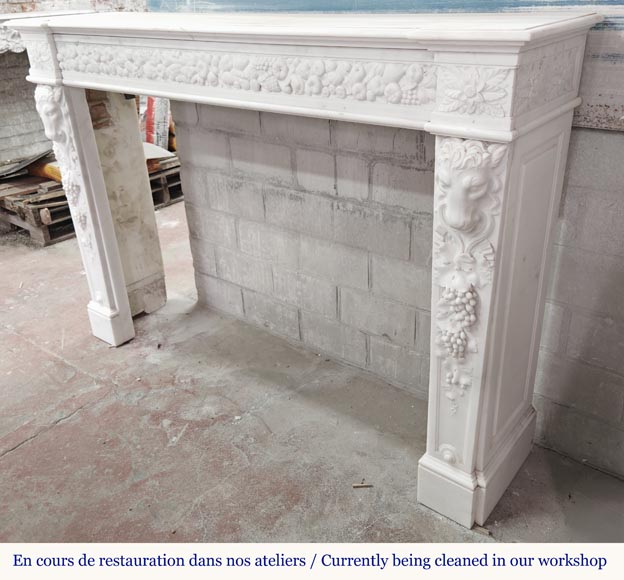 Cheminée de style Napoléon III en marbre statuaire, à décor de fruits et tête de bouc Cheminée de style Napoléon III en marbre statuaire, à décor de fruits et tête de bouc-10
