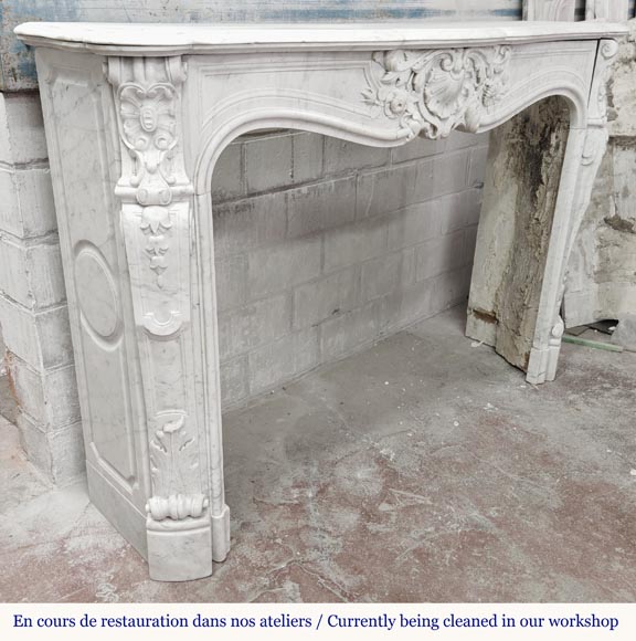 Cheminée de style Louis XV en marbre de Carrare à décor végétal Cheminée de style Louis XV en marbre de Carrare à décor végétal-5