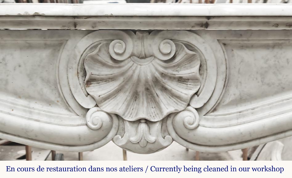 Cheminée style Louis XV en marbre de Carrare décorée d'une coquille Cheminée style Louis XV en marbre de Carrare décorée d'une coquille-1