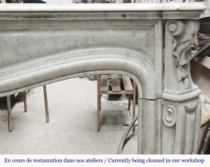 Cheminée style Louis XV en marbre de Carrare décorée d'une coquille Cheminée style Louis XV en marbre de Carrare décorée d'une coquille-7