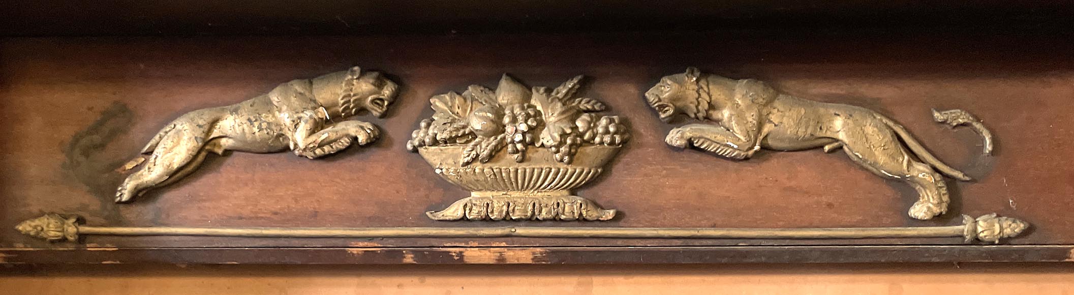 Cheminée d'époque Empire en noyer, ornée de cariatides Cheminée d'époque Empire en noyer, ornée de cariatides-1