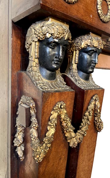 Cheminée d'époque Empire en noyer, ornée de cariatides Cheminée d'époque Empire en noyer, ornée de cariatides-2