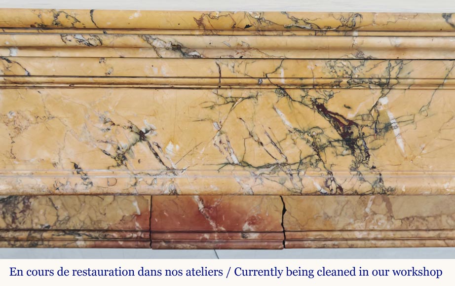 Cheminée patte de lion d'époque Restauration, en marbre Jaune de Sienne Cheminée patte de lion d'époque Restauration, en marbre Jaune de Sienne-1