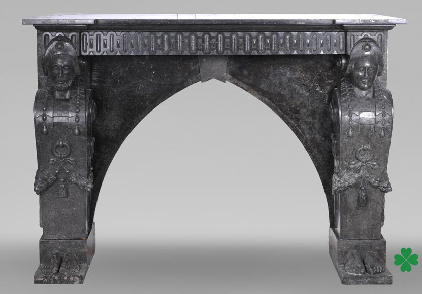 Cheminée en granite noir sculpté – XVIIIe siècle Cheminée en granite noir sculpté – XVIIIe siècle-0