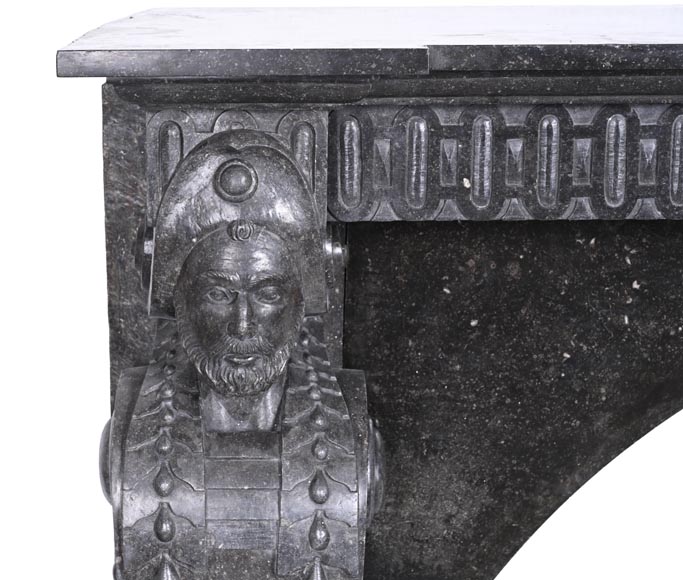 Cheminée en granite noir sculpté – XVIIIe siècle Cheminée en granite noir sculpté – XVIIIe siècle-3
