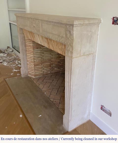 Cheminée d’époque Louis XVI en pierre sculptée Cheminée d’époque Louis XVI en pierre sculptée-3