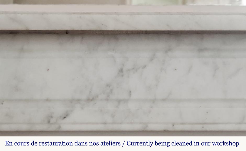 Cheminée style Louis XVI en marbre de Carrare, aux pieds cannelés Cheminée style Louis XVI en marbre de Carrare, aux pieds cannelés-1