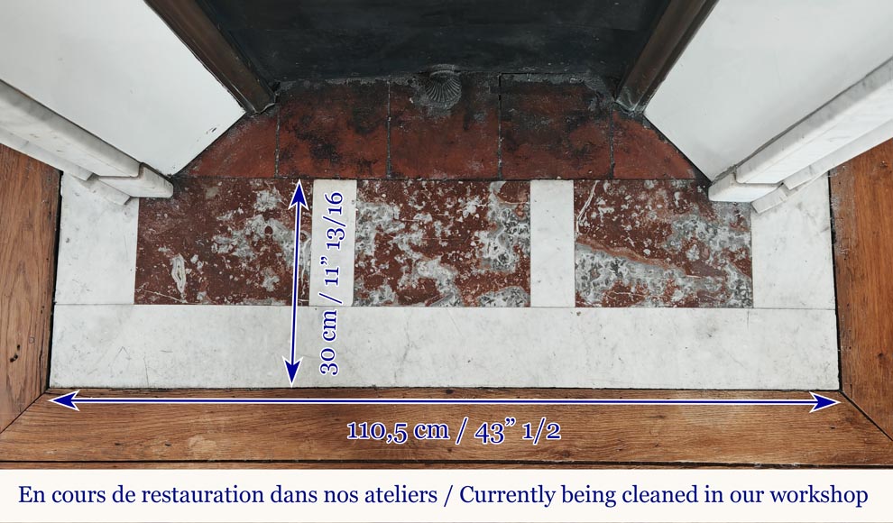 Cheminée style Louis XVI en marbre de Carrare, aux pieds cannelés Cheminée style Louis XVI en marbre de Carrare, aux pieds cannelés-8