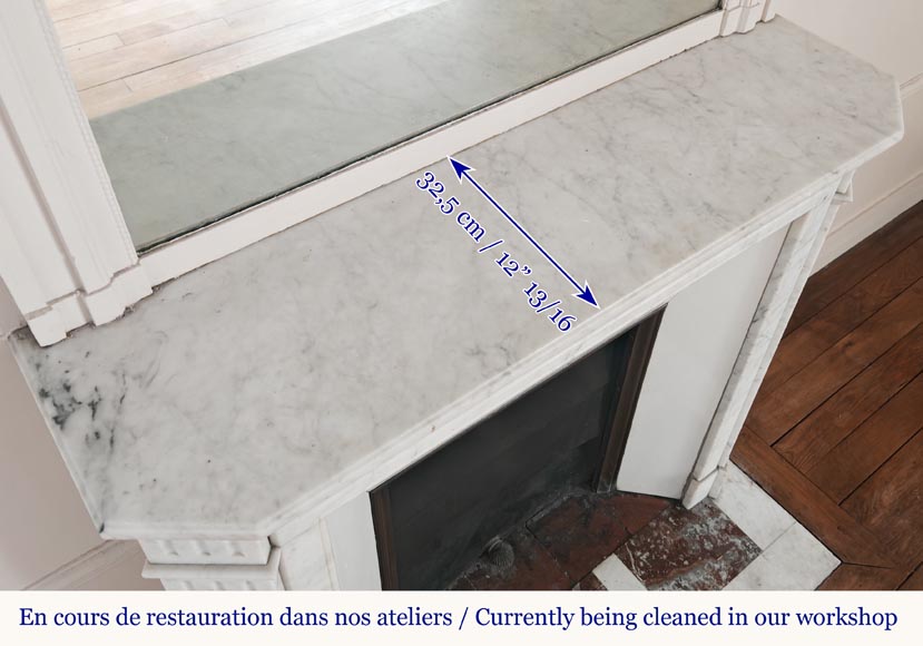 Cheminée style Louis XVI en marbre de Carrare, aux pieds cannelés Cheminée style Louis XVI en marbre de Carrare, aux pieds cannelés-9