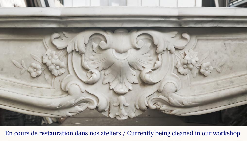 Cheminée de style Louis XV en marbre de Carrare à palmette fleurie Cheminée de style Louis XV en marbre de Carrare à palmette fleurie-1