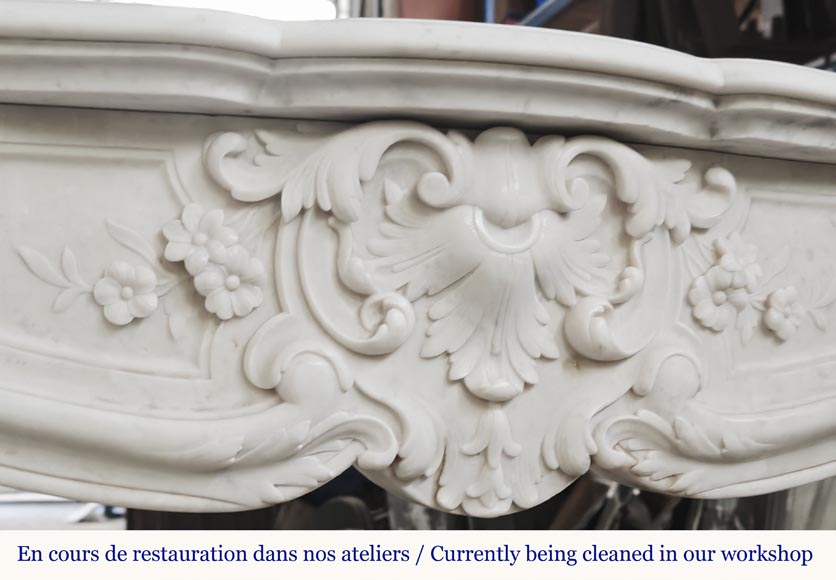 Cheminée de style Louis XV en marbre de Carrare à palmette fleurie Cheminée de style Louis XV en marbre de Carrare à palmette fleurie-2
