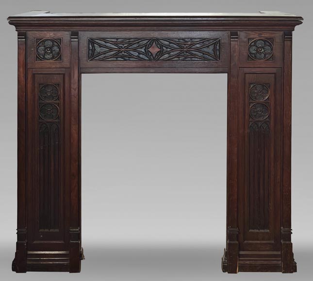 Cheminée de style Néogothique à décor de plis de serviette, en bois de chêne Cheminée de style Néogothique à décor de plis de serviette, en bois de chêne-0