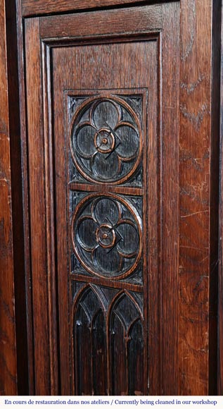 Cheminée de style Néogothique à décor de plis de serviette, en bois de chêne Cheminée de style Néogothique à décor de plis de serviette, en bois de chêne-4