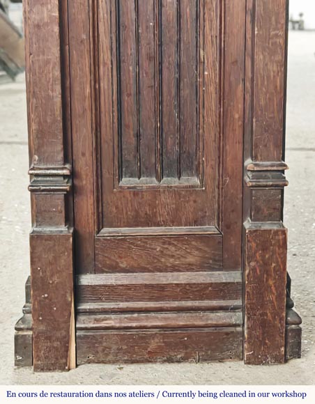 Cheminée de style Néogothique à décor de plis de serviette, en bois de chêne Cheminée de style Néogothique à décor de plis de serviette, en bois de chêne-7