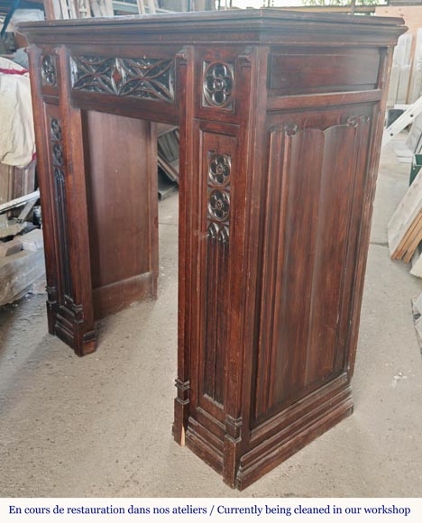 Cheminée de style Néogothique à décor de plis de serviette, en bois de chêne Cheminée de style Néogothique à décor de plis de serviette, en bois de chêne-8