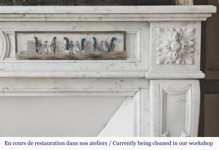 Cheminée de style Louis XVI en marbre de Carrare, décorée d'une fleur Cheminée de style Louis XVI en marbre de Carrare, décorée d'une fleur-6