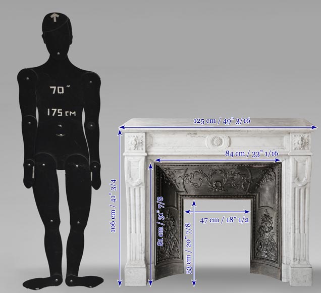 Cheminée de style Louis XVI en marbre de Carrare, décorée d'une fleur Cheminée de style Louis XVI en marbre de Carrare, décorée d'une fleur-9