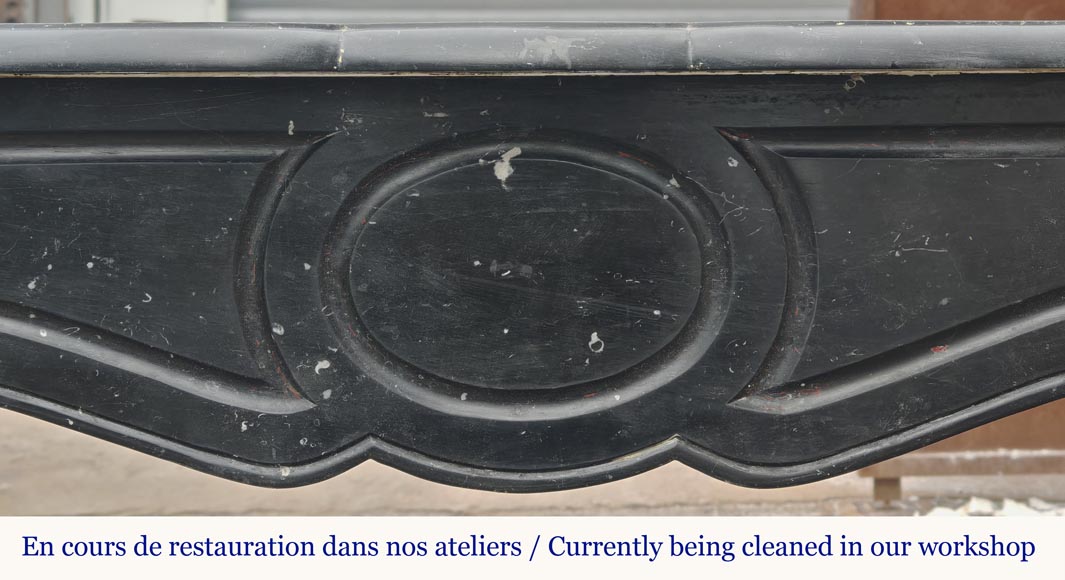 Petite cheminée de style Louis XV modèle Pompadour en marbre noir moucheté Petite cheminée de style Louis XV modèle Pompadour en marbre noir moucheté-1