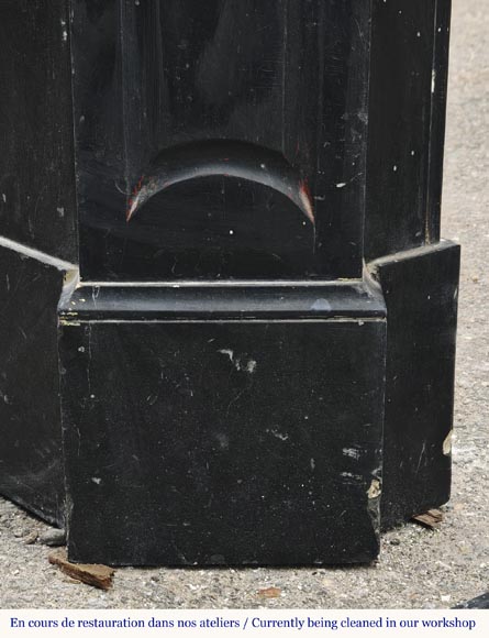 Petite cheminée de style Louis XV modèle Pompadour en marbre noir moucheté Petite cheminée de style Louis XV modèle Pompadour en marbre noir moucheté-4